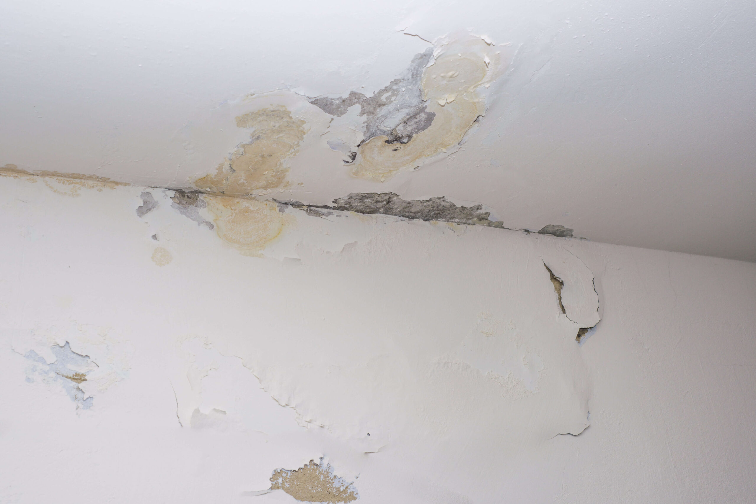 Damage ceiling from water pipelines leakage